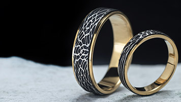 Обручальное кольцо из черного золота